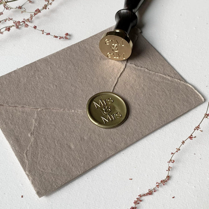 Siegelstempel "Mrs & Mrs" - sealed.shop