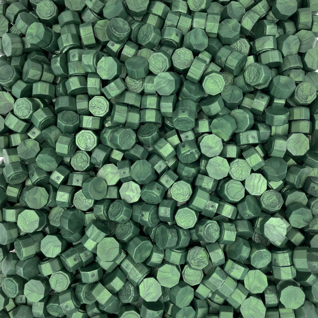 Siegelwachs Perlen in "emerald" - sealed.shop